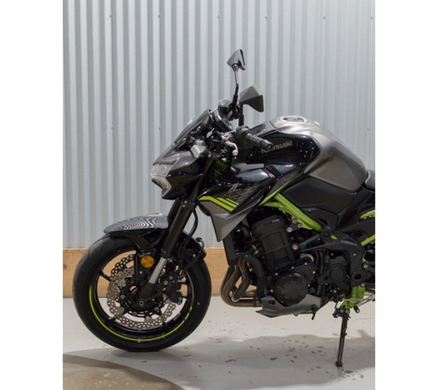 2020 Kawasaki Z900 Metallic Spark Black/Metallic Flat Spark Blac