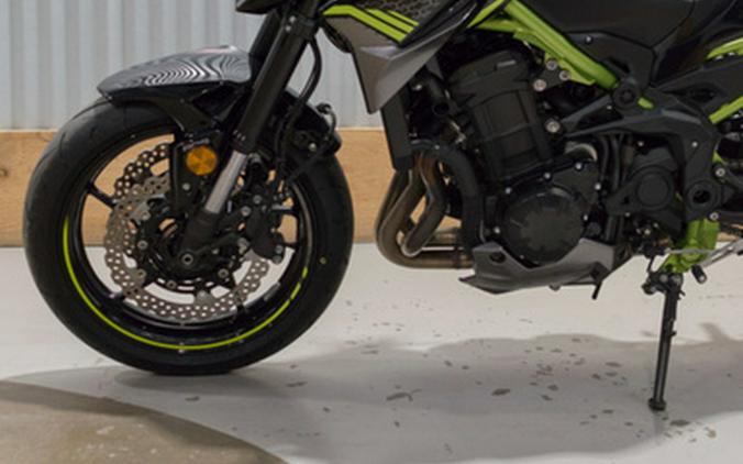 2020 Kawasaki Z900 Metallic Spark Black/Metallic Flat Spark Blac