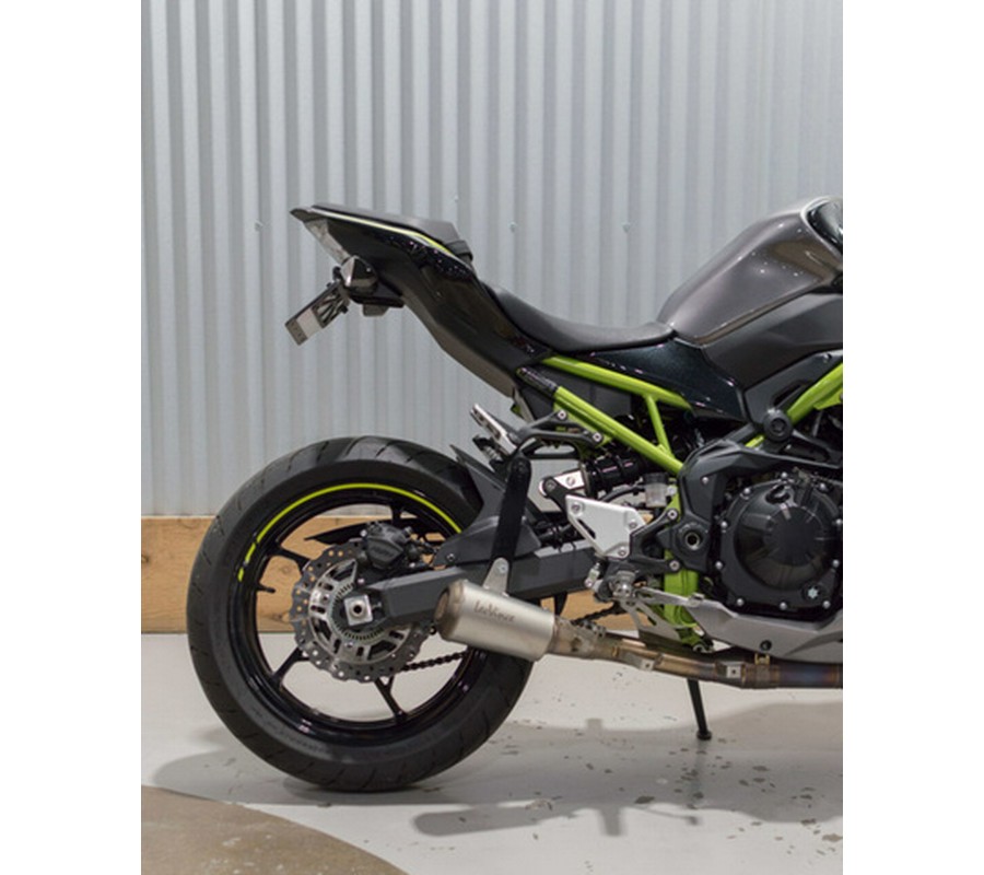 2020 Kawasaki Z900 Metallic Spark Black/Metallic Flat Spark Blac