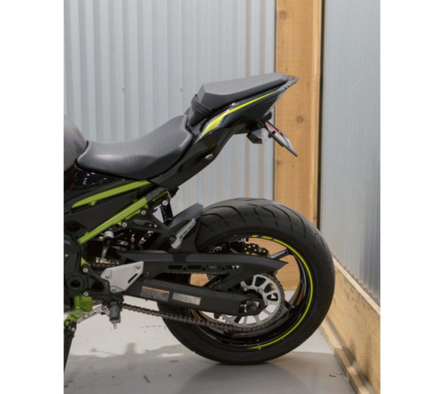 2020 Kawasaki Z900 Metallic Spark Black/Metallic Flat Spark Blac