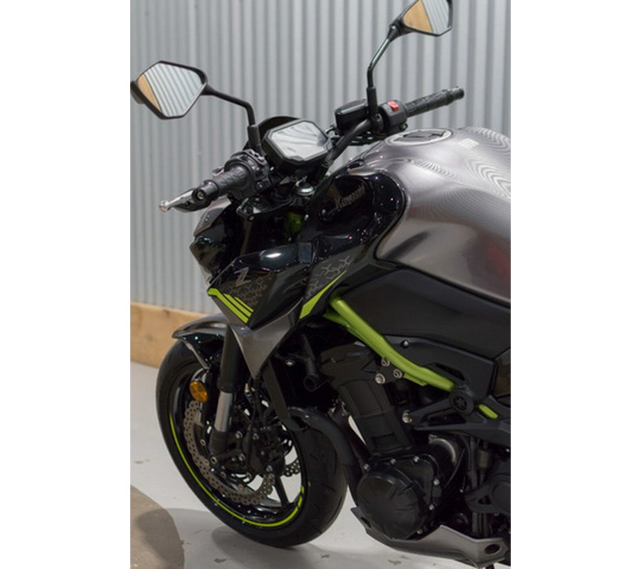 2020 Kawasaki Z900 Metallic Spark Black/Metallic Flat Spark Blac