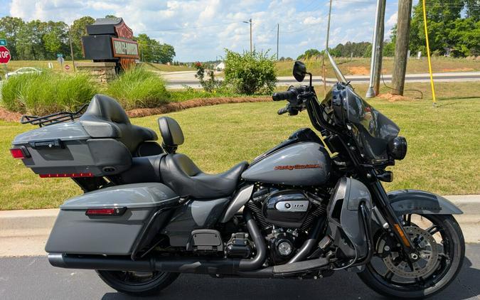 2022 Harley-Davidson® Ultra Limited Gunship Grey - Black Finish