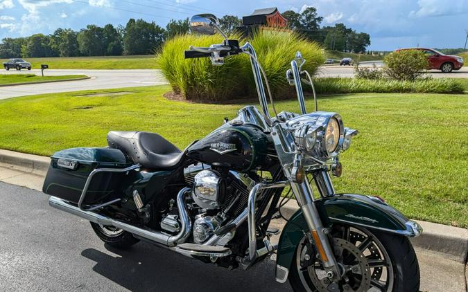 2015 Harley-Davidson Road King Classic Two-Tone Deep Jade Pearl/Vivid Black