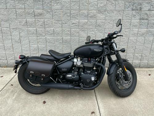 2019 Indian Scout Bobber vs. Triumph Bonneville Bobber Black: Comparison Review