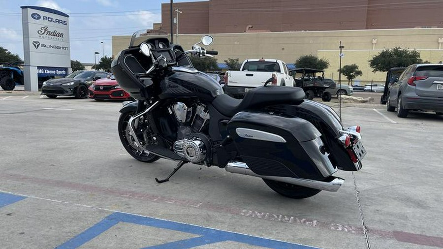 2022 Indian Motorcycle® Challenger® Limited Black Metallic