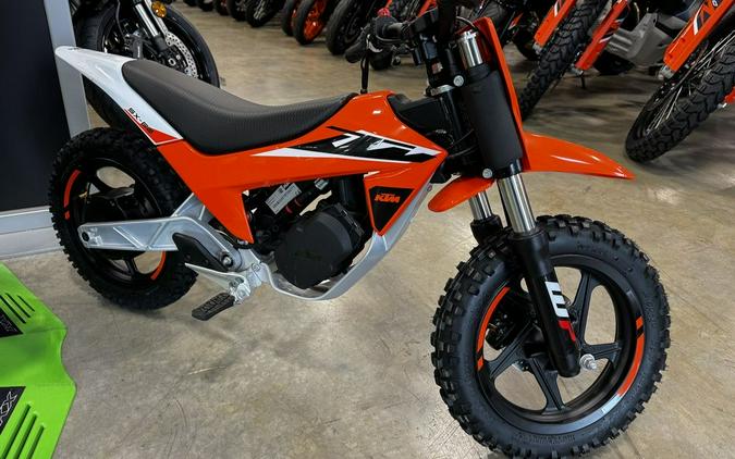 FIRST LOOK! THE ALUMINUM FRAMED 2024 KTM SX-E 2 IS COMING SOON