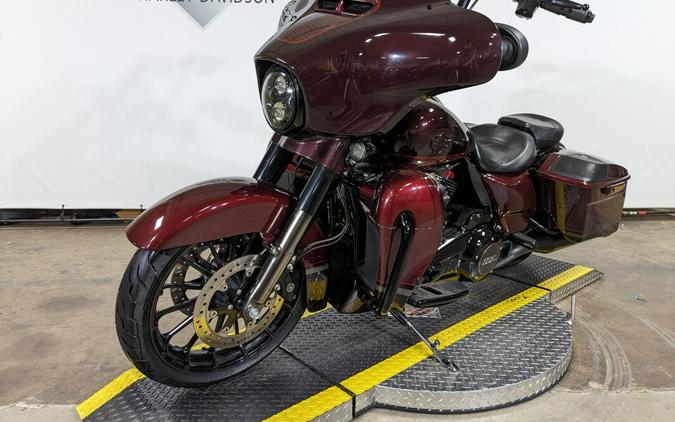 2019 Harley-Davidson CVO Street Glide Black Forest & Wineberry