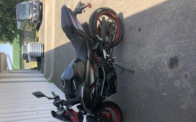 2025 Kawasaki Z500 SE ABS