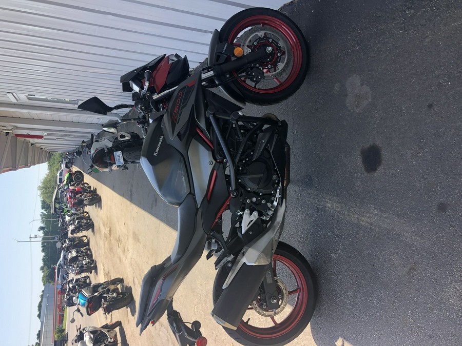 2025 Kawasaki Z500 SE ABS