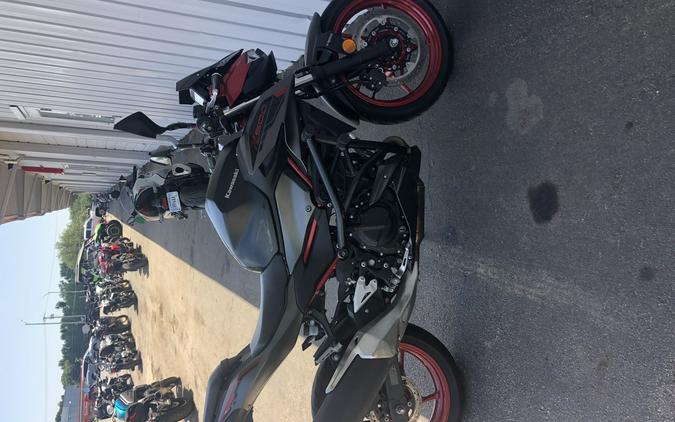 2025 Kawasaki Z500 SE ABS