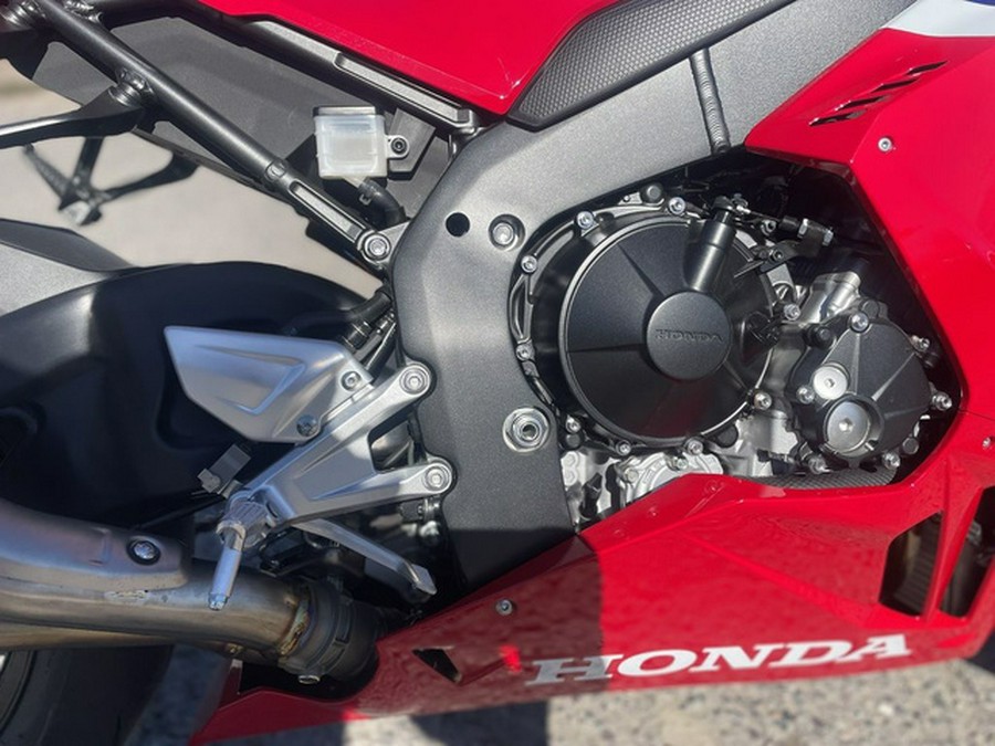 2025 Honda CBR1000RR-R Fireblade SP