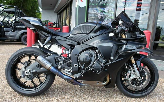 Yamaha Introduces the New 2025 R1 Race and R1 GYTR (Bike Reports) (News)