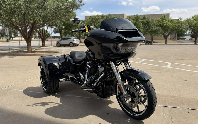 2026 Harley-Davidson® Road Glide 3 Vivid Black