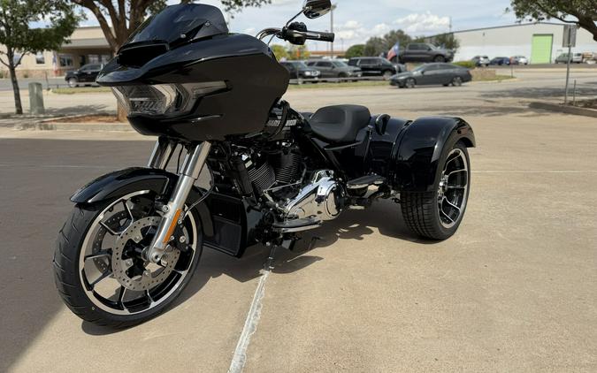 2026 Harley-Davidson® Road Glide 3 Vivid Black
