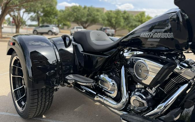 2026 Harley-Davidson® Road Glide 3 Vivid Black