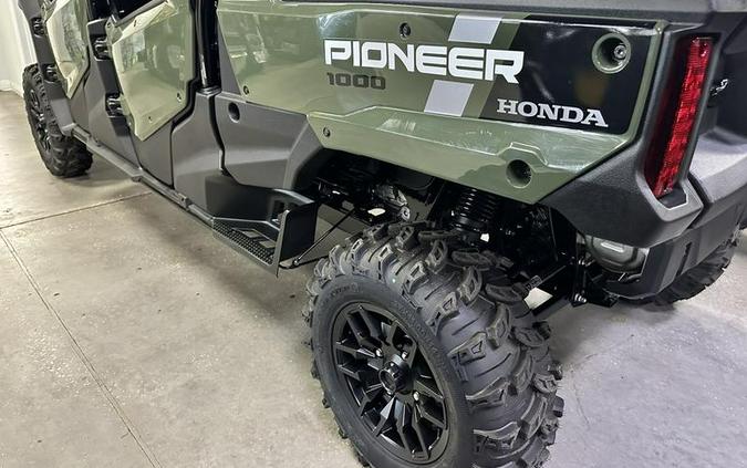 2023 Honda® Pioneer 1000-6 Deluxe Crew