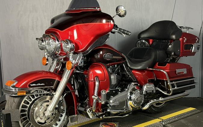2012 FLHTCU103