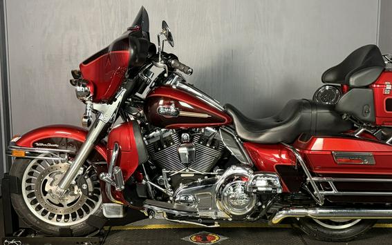 2012 FLHTCU103