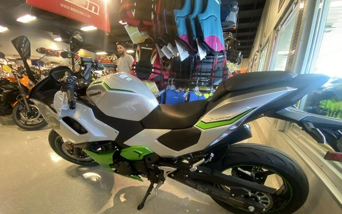 2024 Kawasaki Ninja® 7 Hybrid ABS