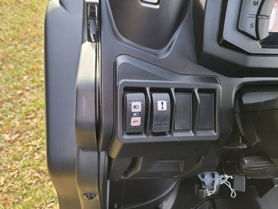 2024 Can-Am Defender XT HD10