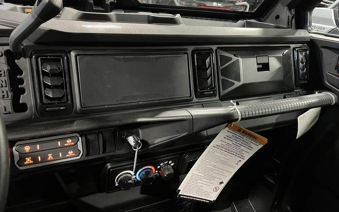 2026 Can-Am® Defender MAX XT CAB HD11