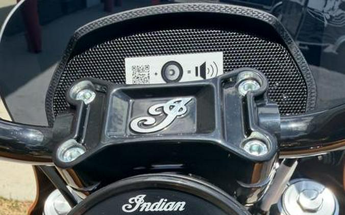 2026 Indian Motorcycle® Sport Chief RT Vibrant Gold Metallic