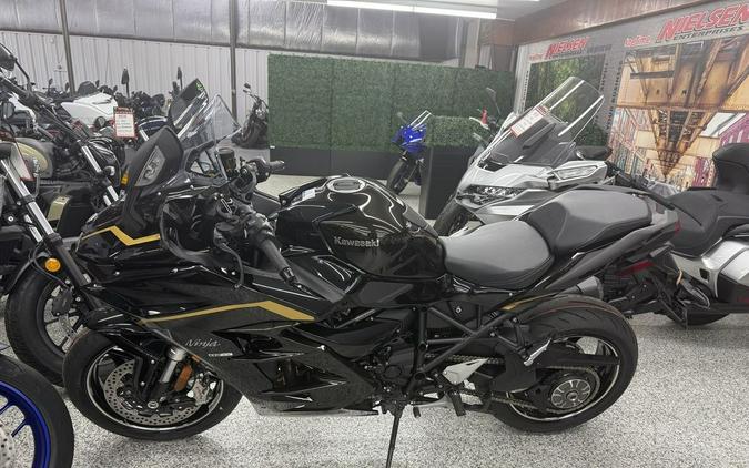 2026 Kawasaki Ninja® H2® SX SE ABS