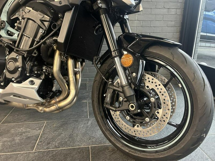 2025 Kawasaki Z900 ABS Galaxy Silver/Metallic Spark Black
