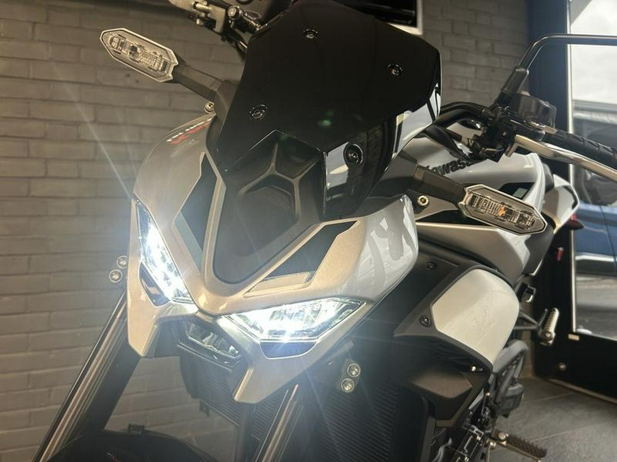 2025 Kawasaki Z900 ABS Galaxy Silver/Metallic Spark Black
