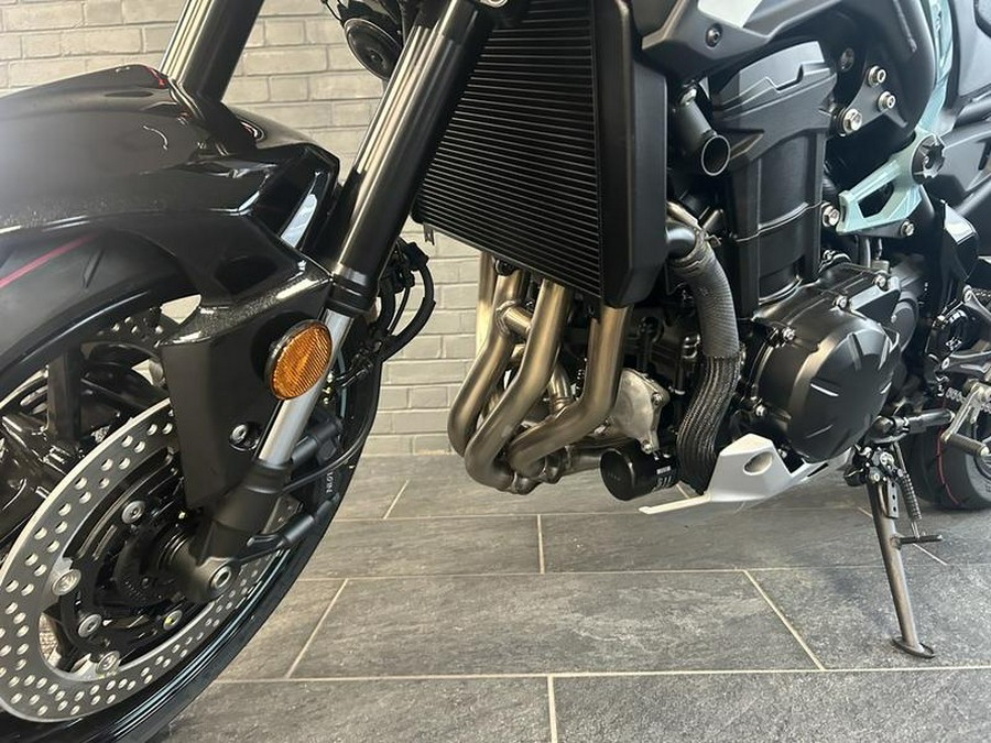 2025 Kawasaki Z900 ABS Galaxy Silver/Metallic Spark Black