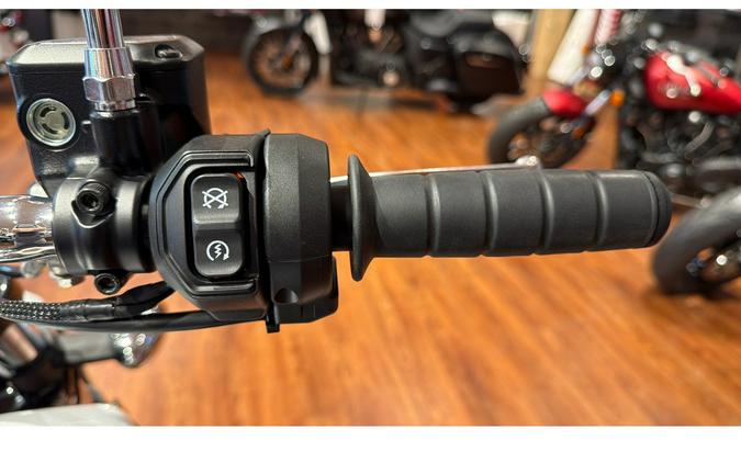 2025 Indian Motorcycle SCOUT LIMITED, GHOST WHITE MTLC, TEC, 49ST Limited + Tech