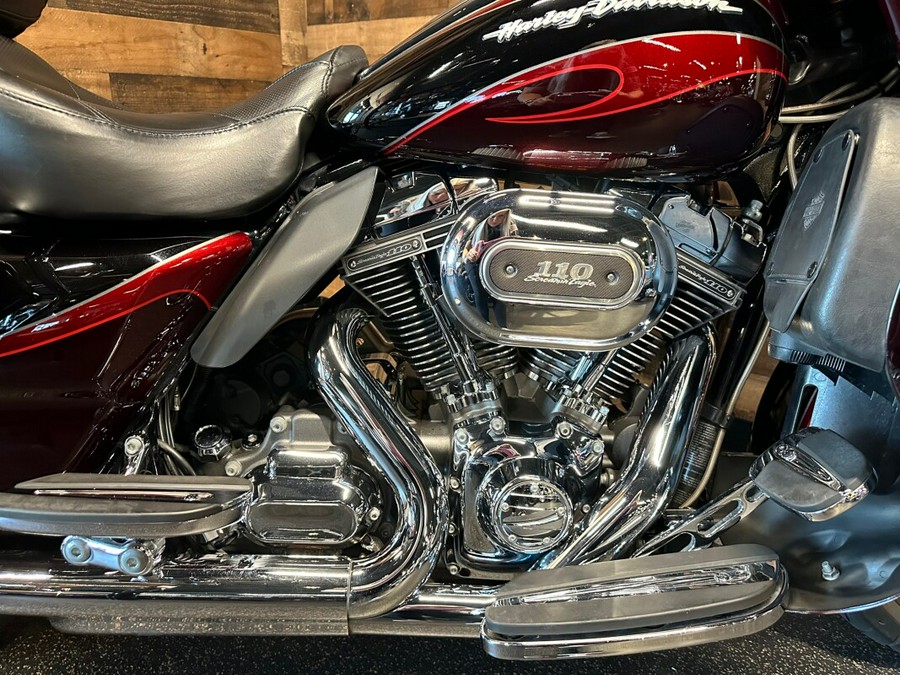 2013 Harley-Davidson® CVO™ Ultra Classic® Electra Glide® Maroon/B Diamnd W/ Pinstripe FLHTCUSE8