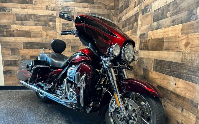 2013 Harley-Davidson® CVO™ Ultra Classic® Electra Glide® Maroon/B Diamnd W/ Pinstripe FLHTCUSE8