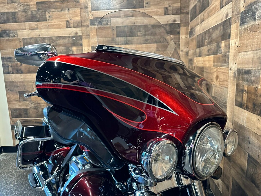 2013 Harley-Davidson® CVO™ Ultra Classic® Electra Glide® Maroon/B Diamnd W/ Pinstripe FLHTCUSE8