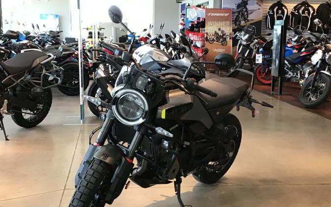 2024 Husqvarna Svartpilen 401