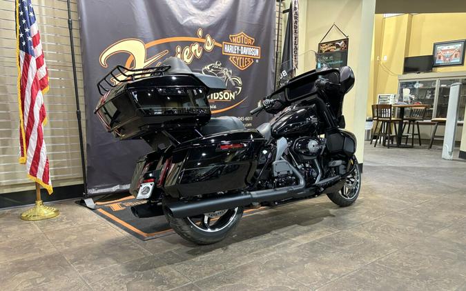 2025 Harley-Davidson® Street Glide® Ultra Vivid Black - Black Finish