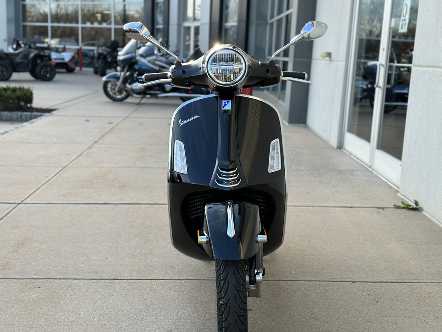 2023 Vespa GTS 300 SUPER