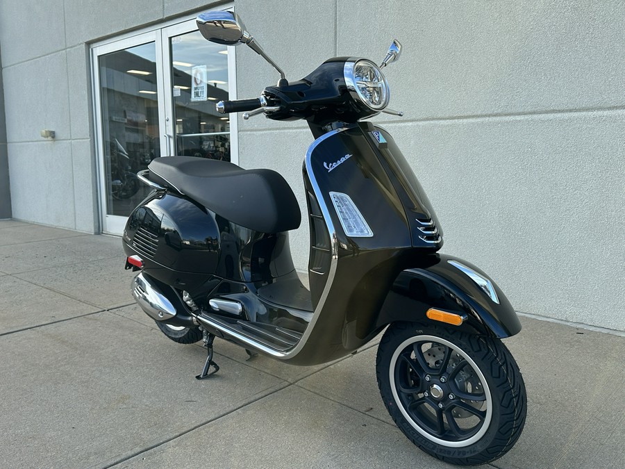 2023 Vespa GTS 300 SUPER