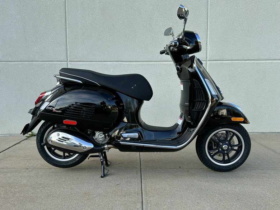 2023 Vespa GTS 300 SUPER