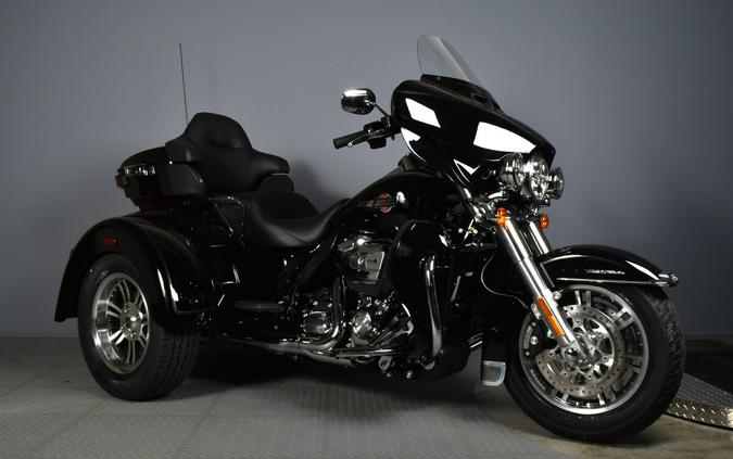 2023 Harley-Davidson® Tri Glide® Ultra Vivid Black