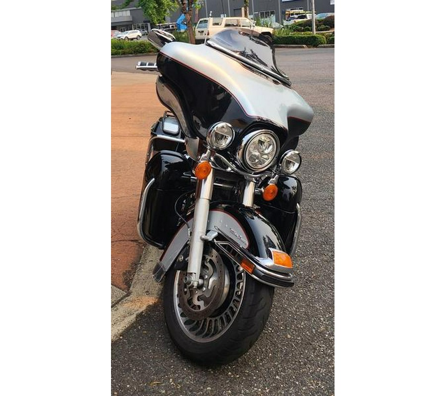 2010 Harley-Davidson® FLHTCU - Ultra Classic® Electra Glide