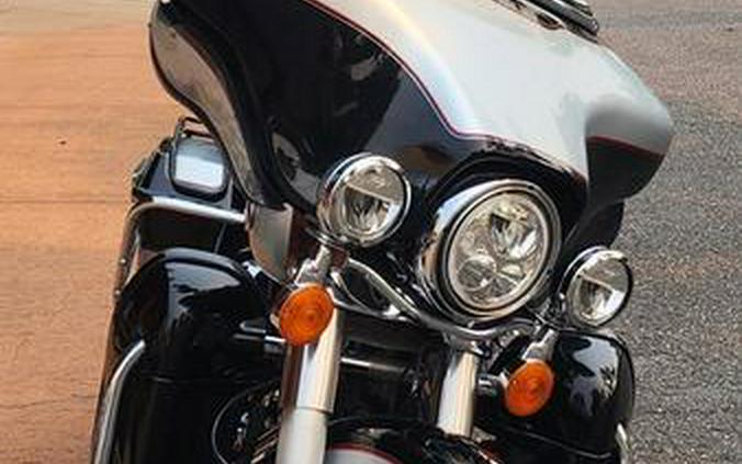 2010 Harley-Davidson® FLHTCU - Ultra Classic® Electra Glide