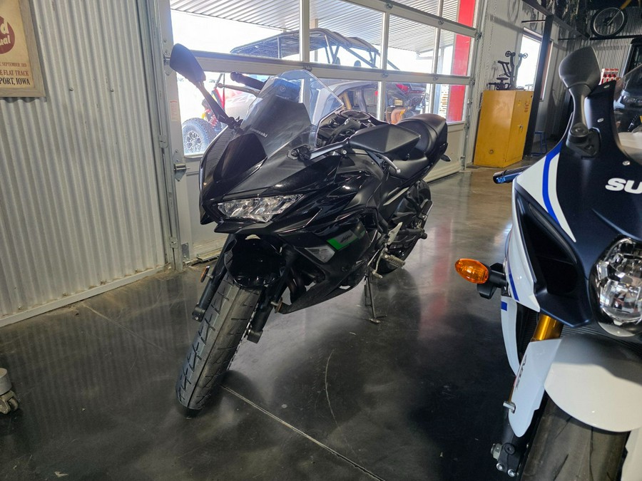 2025 Kawasaki Ninja® 650 Base