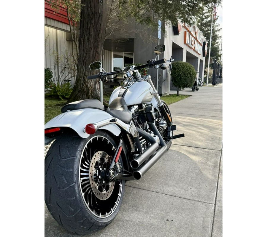 2017 Harley-Davidson® FXSB - Breakout®