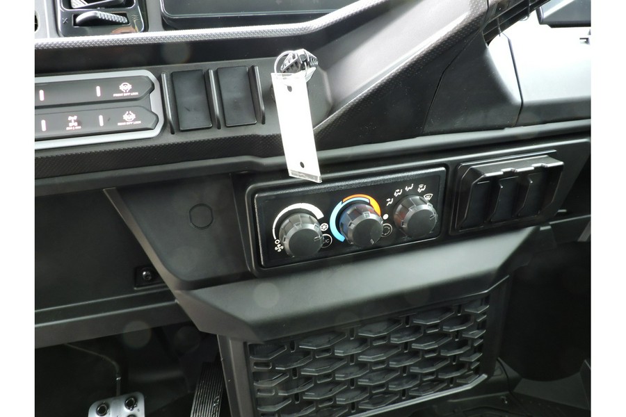 2026 Can-Am Defender MAX XT CAB HD11