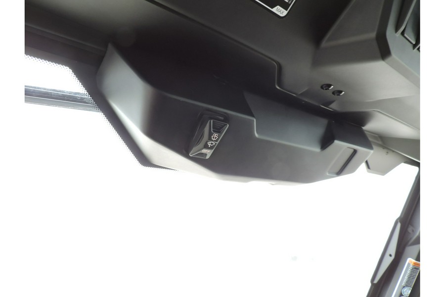 2026 Can-Am Defender MAX XT CAB HD11