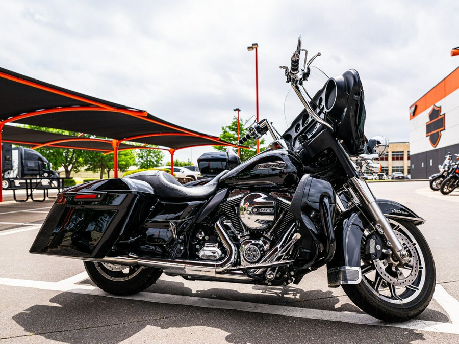 2016 Harley-Davidson Electra Glide Ultra Classic BLACK W/PINSTRI