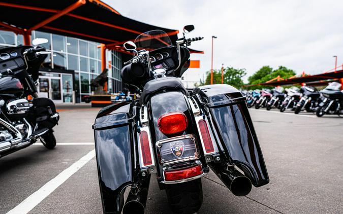 2016 Harley-Davidson Electra Glide Ultra Classic BLACK W/PINSTRI