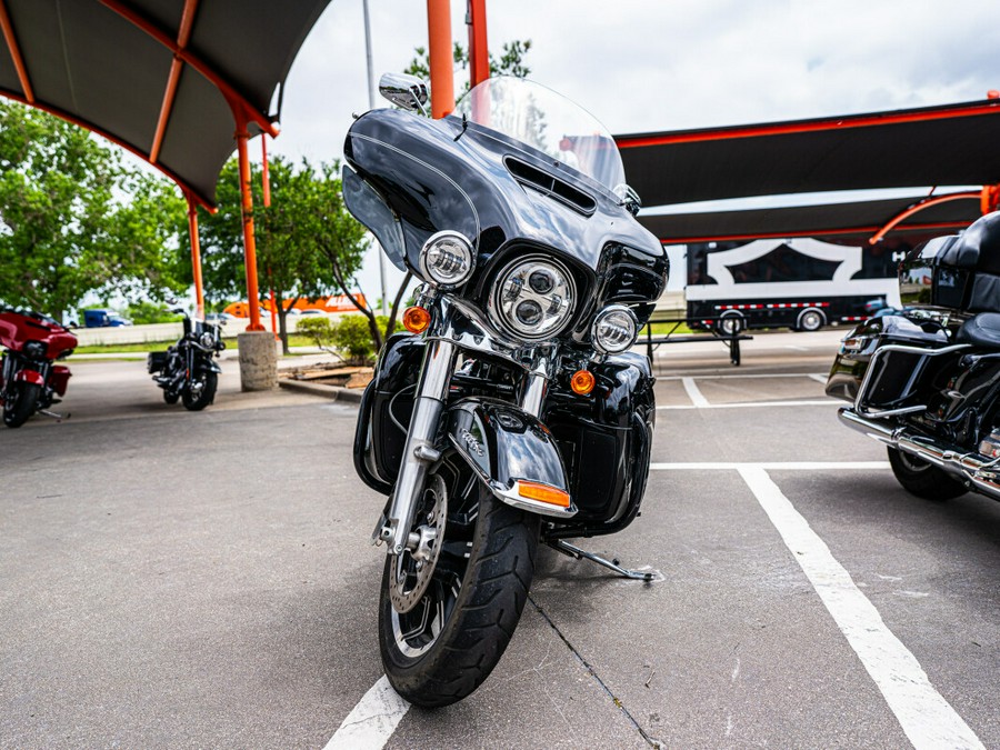 2016 Harley-Davidson Electra Glide Ultra Classic BLACK W/PINSTRI