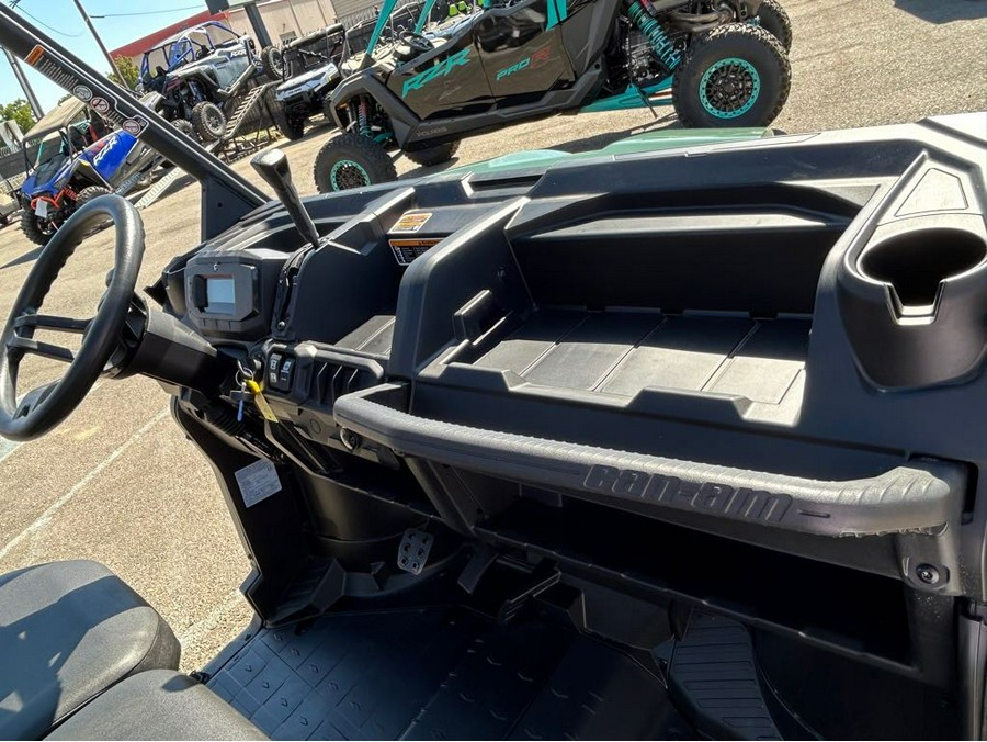 2025 Can-Am DEFENDER DPS HD10